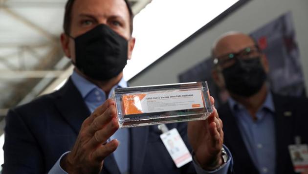 FILE PHOTO: Brazil's Sao Paulo state governor, Joao Doria, and director of Instituto Butantan, Dimas Tadeu Covas, hold boxes of the China's Sinovac vaccine against the coronavirus disease (COVID-19) as a cargo plane containing the vaccines arrives at Sao Paulo International Airport in Guarulhos, Brazil November 19, 2020. REUTERS/Amanda Perobelli/File Photo(REUTERS) FILE PHOTO: Brazil's Sao Paulo state governor, Joao Doria, and director of Instituto Butantan, Dimas Tadeu Covas, hold boxes of the China's Sinovac vaccine against the coronavirus disease (COVID-19) as a cargo plane containing the vaccines arrives at Sao Paulo International Airport in Guarulhos, Brazil November 19, 2020. REUTERS/Amanda Perobelli/File Photo(REUTERS)