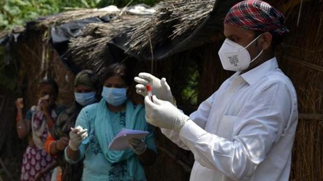 Blood samples being collected during a serological survey to ascertain the spread of the coronavirus in Lucknow, Uttar Pradesh.(HT Photo) Blood samples being collected during a serological survey to ascertain the spread of the coronavirus in Lucknow, Uttar Pradesh.(HT Photo)