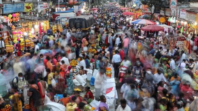 People throng a market to shop on the eve of Diwali, amidst the spread of Covid-19 in Mumbai. For its part, the government expanded fiscal stimulus to 15% of the economy, with most measures related to credit guarantee programs.(REUTERS) People throng a market to shop on the eve of Diwali, amidst the spread of Covid-19 in Mumbai. For its part, the government expanded fiscal stimulus to 15% of the economy, with most measures related to credit guarantee programs.(REUTERS)