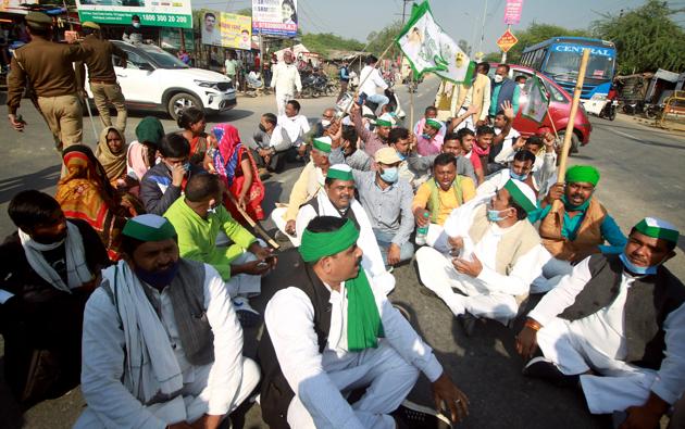 Farmers blocked traffic on highways at different points in eight districts of the Meerut region in western Uttar Pradesh on Friday.(ANI Photo)