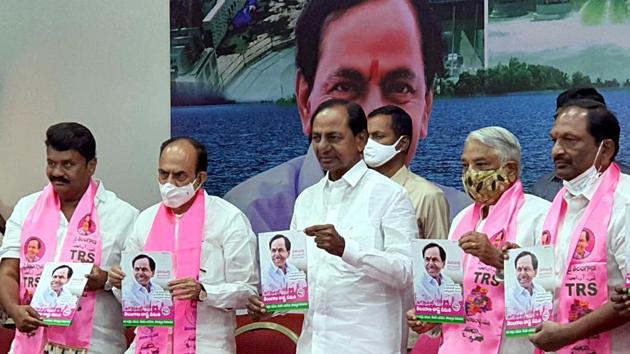Telangana Chief minister K Chandrashekhar Rao along with party leaders releasing party Manifesto for GHMC elections at Telangana Bhavan in Hyderabad. The BJP’s Telangana unit sought deployment of Special Forces to monitor law and order situation and to pre-empt the designs of anti-socials to create problems during the Greater Hyderabad Municipal Corporation polls on December 1. The party also alleged that the Chief minister K Chandrashekhar Rao came up with a false narrative of ‘fomenting communal trouble.’(ANI)