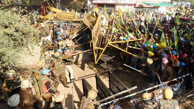 Farmers bring down barricades installed at Punjab-Haryana border on November 27. Skirmishes were reported at the Punjab-Haryana border even on November 27, after attempts to block thousands of farmers similarly a day prior. Farmers and police faced off at other points as well on the highway as it passed through BJP-run Haryana. (Sanjeev Kumar / HT Photo) 