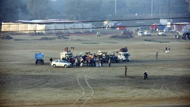 The Sant Nirankari Ground in Burari nearly empty a day after it was offered as a protest site to farmers, in New Delhi on November 28. Only a small section had proceeded from Singhu Border on November 27. Joint Commissioner of Police (Northern range) Surender Singh Yadav, told reporters that around 600 to 700 farmers had reached the north Delhi ground . (Vipin Kumar / HT Photo) 