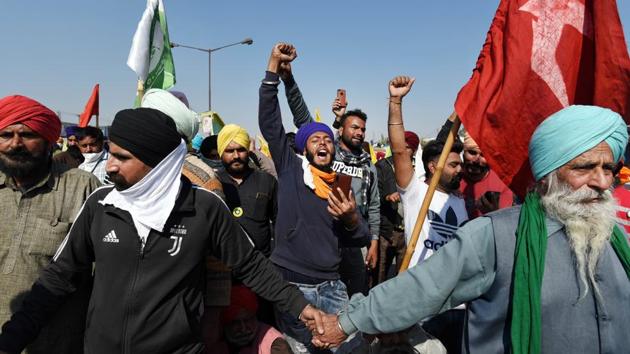 Members of farmers' groups raise slogans while waiting to enter the national capital at Singhu Border on November 27. Farmer unions in Punjab and Haryana say the recent reform laws will dismantle the minimum support price (MSP) system. They argue that over time big corporate houses will dictate terms and farmers will end up getting less for their crops. (Sanchit Khanna / HT Photo) 