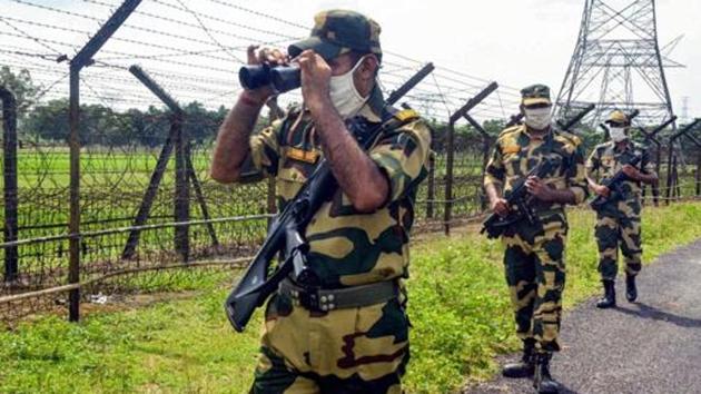 BSF and BGB have decided a joint pre-emptive crackdown on border crimes identified by the two sides during their meeting.(PTI Photo) BSF and BGB have decided a joint pre-emptive crackdown on border crimes identified by the two sides during their meeting.(PTI Photo)