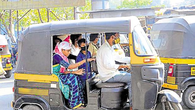 Despite permission to ferry only two passengers, auto drivers take more, violating norms.(HT photo/for representational purpose only)
