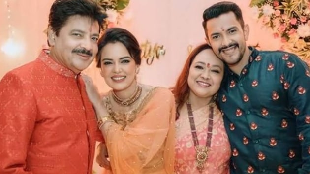 Aditya Narayan and Shweta Agarwal with his parents.