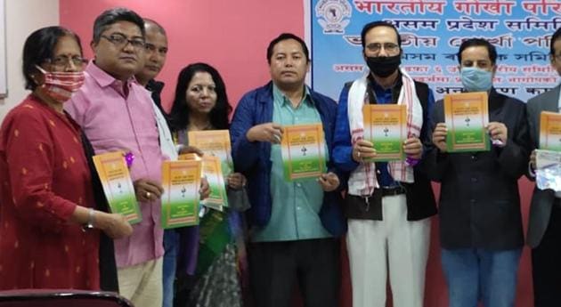 Assam unit of Bharatiya Gorkha Parisangh releasing the white paper in Guwahati on Saturday.(HT Photo) Assam unit of Bharatiya Gorkha Parisangh releasing the white paper in Guwahati on Saturday.(HT Photo)