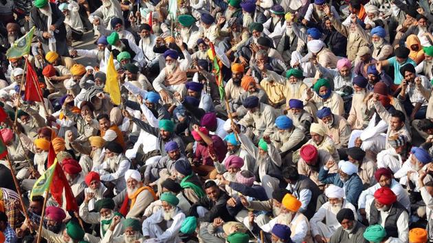 A large number of farmers gather during their protest against the farm laws at Singhu border in New Delhi on Sunday.(ANI) A large number of farmers gather during their protest against the farm laws at Singhu border in New Delhi on Sunday.(ANI)