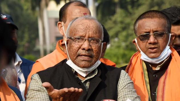 Bihar Deputy Chief Minister Tarkishore Prasad speaking with media outside Bihar assembly.(Photo by Santosh Kumar/ Hindustan Times)