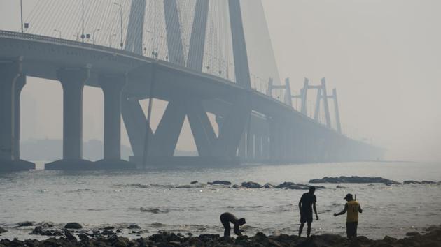 On Sunday, Mumbai witnessed warm conditions with the suburbs recording maximum temperature at 34.5 degrees Celsius, a degree Celsius above normal. (HT FILE PHOTO) On Sunday, Mumbai witnessed warm conditions with the suburbs recording maximum temperature at 34.5 degrees Celsius, a degree Celsius above normal. (HT FILE PHOTO)