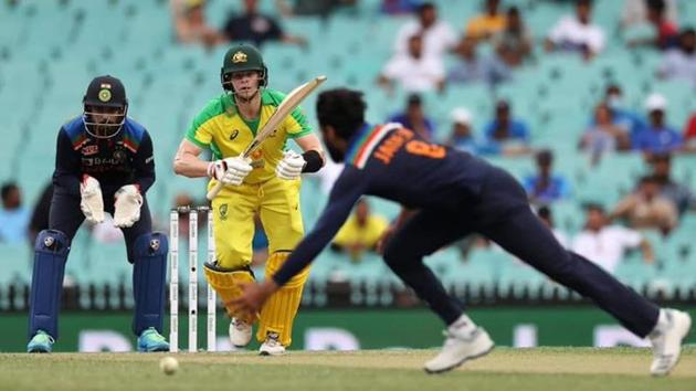 Photo of Steve Smith batting against India in 2nd ODI in Sydney(Twitter) Photo of Steve Smith batting against India in 2nd ODI in Sydney(Twitter)