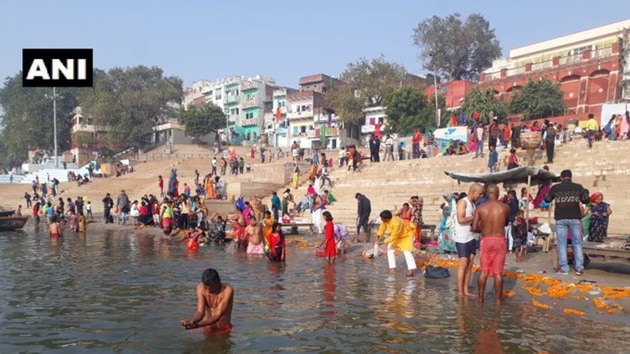Devotees gathered at Triveni Sangam to offer prayers and take the holy dip in River Ganga on the occasion of ‘Kartik Purnima’.(ANI) Devotees gathered at Triveni Sangam to offer prayers and take the holy dip in River Ganga on the occasion of ‘Kartik Purnima’.(ANI)