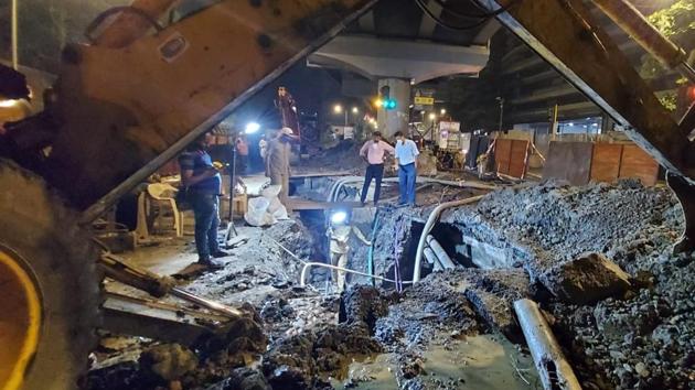 Repair work on at Tansa water main at Lower Parel, Mumbai.(Sourced) Repair work on at Tansa water main at Lower Parel, Mumbai.(Sourced)