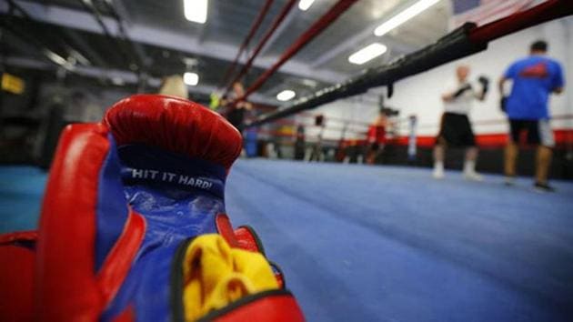 The words "Hit Hard" are written on boxing gloves as parkinson's patients takes part in their twice -weekly rock steady boxing class in Costa Mesa, California.(REUTERS)