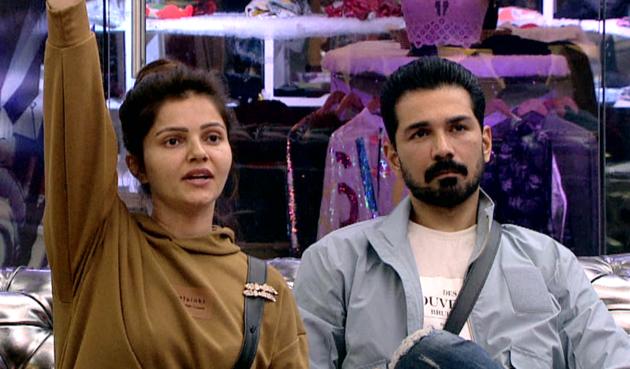 Abhinav Shukla was seen crying after his wife revealed they were on verge of divorce before entering Bigg Boss 14.