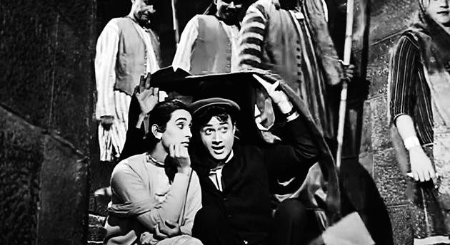In Tere Ghar Ke Samne (1963), the Qutub Minar was the venue of a picnic. The outing concluded with a dashing Dev Anand singing Dil Ka Bhanwar to a svelte Nutan as they walked down the spiral staircase.