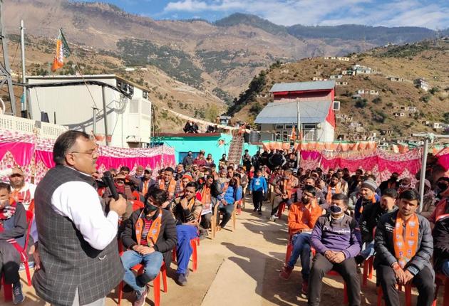 BJP national general secretary Tarun Chugh addressing a gathering in Kishtwar on Tuesday.(HT Photo) BJP national general secretary Tarun Chugh addressing a gathering in Kishtwar on Tuesday.(HT Photo)