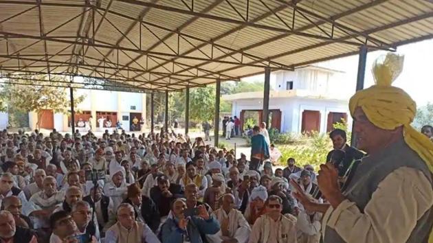 Dadri Independent MLA Sombir Sangwan addressing a gathering of the Sangwan Khap on Monday where he announced his decision to quit the post of Haryana Livestock Development Board chairman.(HT Photo)