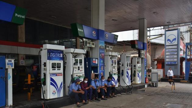 India’s diesel sales fell 7 per cent year-on-year in November after rising for the first time in eight months in October, industry data showed on Tuesday.(Praful Gangurde/ HT phpto) India’s diesel sales fell 7 per cent year-on-year in November after rising for the first time in eight months in October, industry data showed on Tuesday.(Praful Gangurde/ HT phpto)