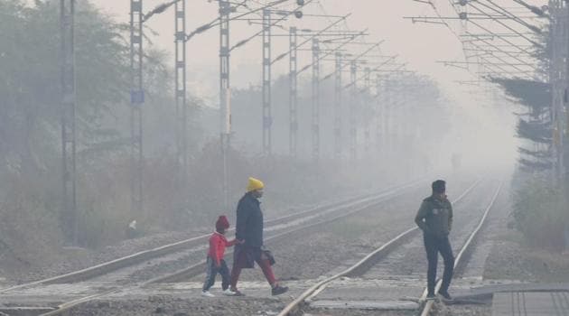 Typically, mean minimum temperatures in November are around 12.9 degrees, according to the India Meteorological Department.(Vipin Kumar/HT PHOTO)