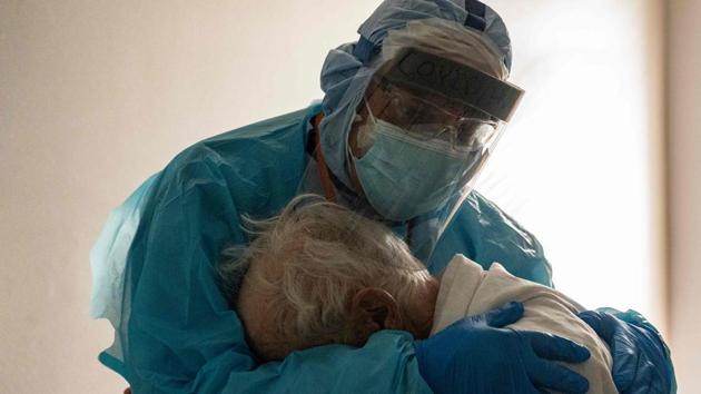 Dr. Joseph Varon hugs and comforts a patient in the Covid-19 intensive care unit (ICU) during Thanksgiving at the United Memorial Medical Center in Houston, Texas.(AFP) Dr. Joseph Varon hugs and comforts a patient in the Covid-19 intensive care unit (ICU) during Thanksgiving at the United Memorial Medical Center in Houston, Texas.(AFP)