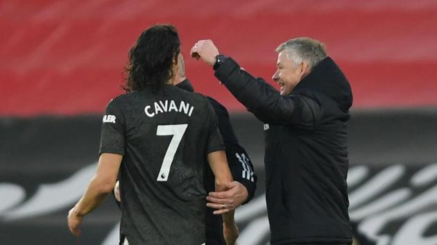 Manchester United's Edinson Cavani celebrates with manager Ole Gunnar Solskjaer.(Pool via REUTERS)