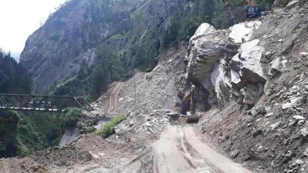 Road widening work underway on a stretch between Joshimath and Badrinath shrine in Chamoli district.(HT file photo ) Road widening work underway on a stretch between Joshimath and Badrinath shrine in Chamoli district.(HT file photo )