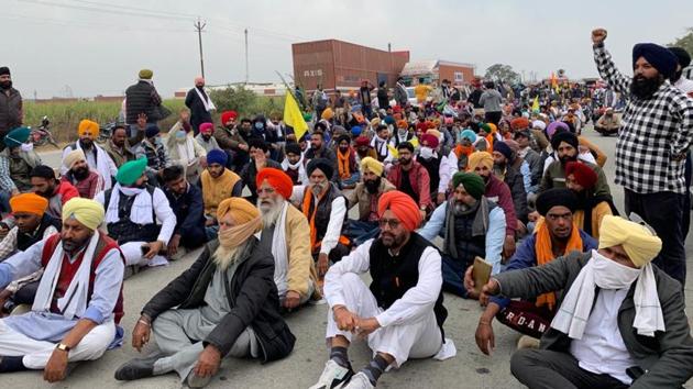 Uttarakhand farmers demonstrating against the farm bills at UP border near US Nagar a few days ago.(HT Photo) Uttarakhand farmers demonstrating against the farm bills at UP border near US Nagar a few days ago.(HT Photo)