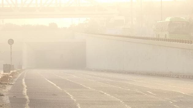 IMD scientists said the AQI is likely to remain in very poor category for the rest of the week too.(File photo) IMD scientists said the AQI is likely to remain in very poor category for the rest of the week too.(File photo)