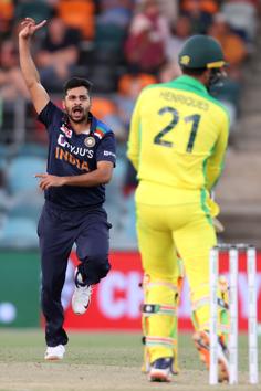 India's paceman Shardul Thakur (L) reacts after bowling during the third one-day international cricket match between Australia and India at Manuka Oval in Canberra on December 2, 2020. (Photo by DAVID GRAY / AFP) / / IMAGE RESTRICTED TO EDITORIAL USE - STRICTLY NO COMMERCIAL USE (AFP)