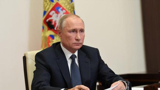 Russian President Vladimir Putin told Deputy Prime Minister Tatiana Golikova to start mass vaccinations.(via REUTERS) Russian President Vladimir Putin told Deputy Prime Minister Tatiana Golikova to start mass vaccinations.(via REUTERS)