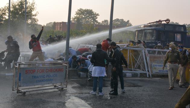 Haryana’s primary school teachers face water canons at the Panchkula-Chandigarh border on Wednesday. (Sant Arora /HT) Haryana’s primary school teachers face water canons at the Panchkula-Chandigarh border on Wednesday. (Sant Arora /HT)
