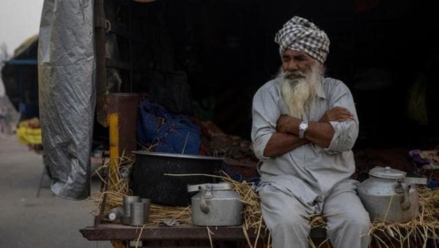 A farmer sits in a tractor trolley during a protest against the newly passed farm bills at Singhu border near Delhi, India, November 30, 2020.(Reuters photo)