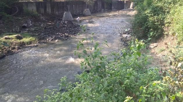 The sewage line erected between Gandhi lawns and Saket Society located at Pathwardhan Baug was completed in 2018.(HT PHOTO) The sewage line erected between Gandhi lawns and Saket Society located at Pathwardhan Baug was completed in 2018.(HT PHOTO)