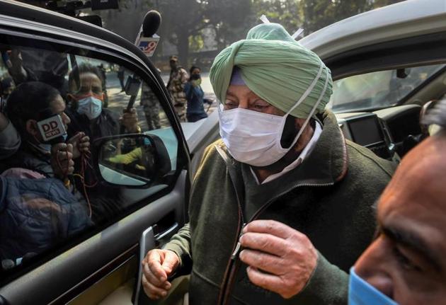 Punjab chief minister Capt Amarinder Singh addressing the media after meeting Union home minister Amit Shah at his residence in New Delhi on Thursday.(PTI Photo)