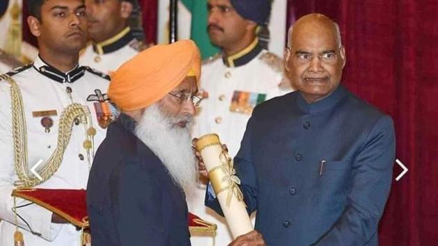 Padma Bhushan being conferred on Sukhdev Singh Dhindsa by President Ram Nath Kovind in March 2019.(Photo: Parminder Singh Dhindsa’s FB)