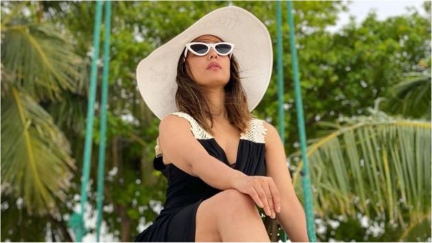 Hina Khan in Rs 2k black dress gives ultimate holiday fashion goals (Instagram/realhinakhan) Hina Khan in Rs 2k black dress gives ultimate holiday fashion goals (Instagram/realhinakhan)