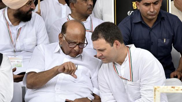 In this photo from 2018, Congress MP Rahul Gandhi in discussion with NCP chief Sharad Pawar. Pawar has said Rahul Gandhi lacks consistency and expressed his concerns.(Sonu Mehta/HT PHOTO)