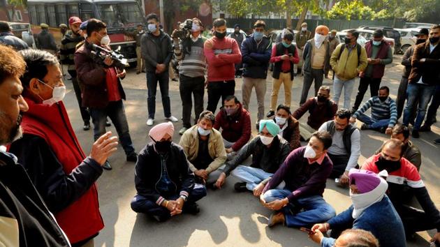 Mediapersons protesting outside Punjab Bhawan, Sector 3, in Chandigarh on Thursday.(Keshav Singh/HT) Mediapersons protesting outside Punjab Bhawan, Sector 3, in Chandigarh on Thursday.(Keshav Singh/HT)