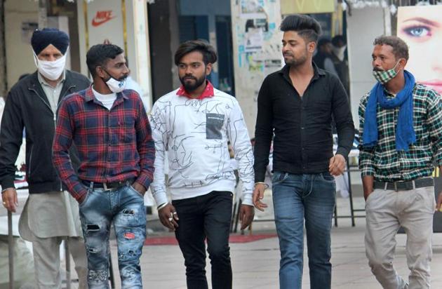 Despite the rising cases in the city and the state government increasing the fine for not wearing masks from Rs 500 to 1,000, residents continue to venture out without masks, as seen here at the Phase-7 market in Mohali on Thursday.(Gurminder Singh/HT) Despite the rising cases in the city and the state government increasing the fine for not wearing masks from Rs 500 to 1,000, residents continue to venture out without masks, as seen here at the Phase-7 market in Mohali on Thursday.(Gurminder Singh/HT)