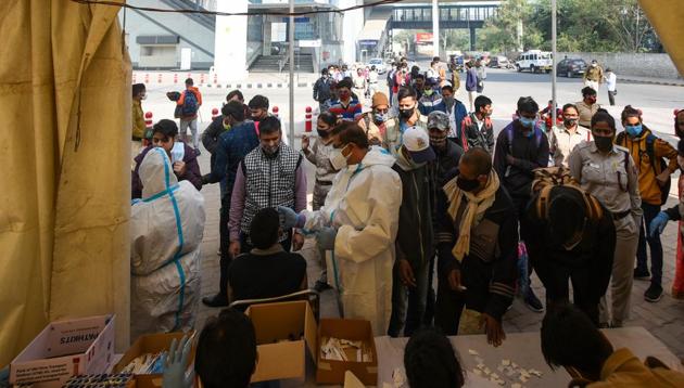 A health worker in PPE coveralls collects a swab sample for coronavirus test, at Anand Vihar Bus Terminal in New Delhi, India, on Wednesday, December 2, 2020.(Amal KS/HT photo) A health worker in PPE coveralls collects a swab sample for coronavirus test, at Anand Vihar Bus Terminal in New Delhi, India, on Wednesday, December 2, 2020.(Amal KS/HT photo)