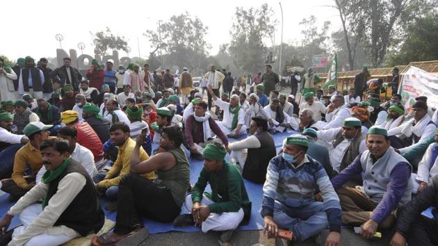 Farmers occupying the road in protest against farm reform laws at Sector 14A, near Noida Gate, on Wednesday.(Sunil Ghosh/HT Photo) Farmers occupying the road in protest against farm reform laws at Sector 14A, near Noida Gate, on Wednesday.(Sunil Ghosh/HT Photo)