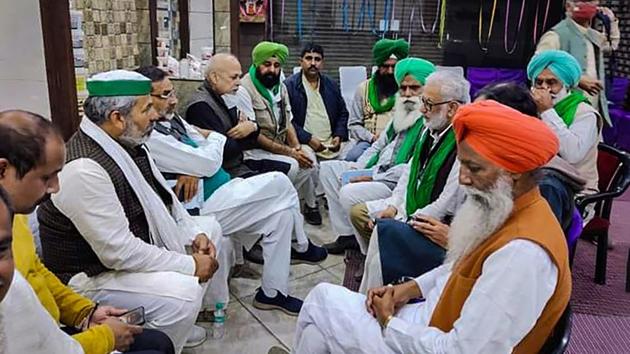 Bharatiya Kisan Union (BKU) leader Rakesh Tikait during a meeting with farmers on their protest against the new farm laws, in New Delhi.(Twitter) Bharatiya Kisan Union (BKU) leader Rakesh Tikait during a meeting with farmers on their protest against the new farm laws, in New Delhi.(Twitter)