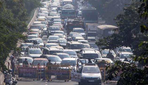 Vehicles stuck in a traffic jam during farmers' protest march at DND Flyway in Noida, on December 2.(File photo) Vehicles stuck in a traffic jam during farmers' protest march at DND Flyway in Noida, on December 2.(File photo)