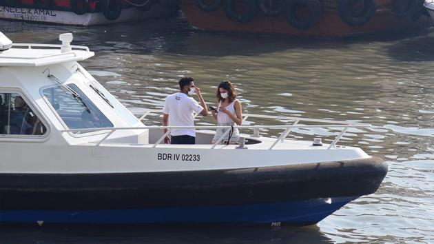 The cast of Shakun Batra’s next has been making sure to prioritize safety amid coronavirus pandemic. They are always spotted wearing masks on their way from Gateway of India to Alibaug.