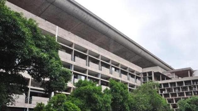The Punjab and Haryana high court has asked the UT administration for a ‘satisfactory response’ on payment of reimbursements for EWS students to a Chandigarh school, failing which it said it would stay the admission of such students.(HT photo) The Punjab and Haryana high court has asked the UT administration for a ‘satisfactory response’ on payment of reimbursements for EWS students to a Chandigarh school, failing which it said it would stay the admission of such students.(HT photo)