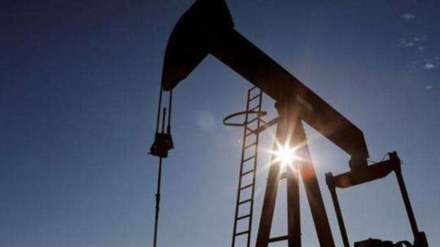 While a breakthrough in vaccines to tackle the coronavirus spurred a rally in oil prices, a resurgence in infections has triggered a new wave of lockdowns and inflicted a fresh blow to fuel consum(REUTERS) While a breakthrough in vaccines to tackle the coronavirus spurred a rally in oil prices, a resurgence in infections has triggered a new wave of lockdowns and inflicted a fresh blow to fuel consum(REUTERS)
