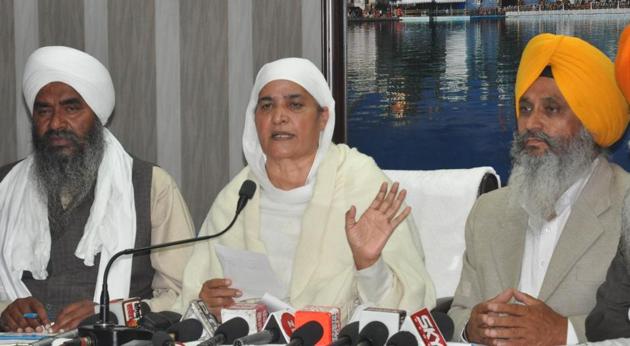 Shiromani Gurudwara Prabhandak Committee president Bibi Jagir Kaur addressing a press conference in Amritsar on Friday. (Sameer Sehgal/HT) Shiromani Gurudwara Prabhandak Committee president Bibi Jagir Kaur addressing a press conference in Amritsar on Friday. (Sameer Sehgal/HT)