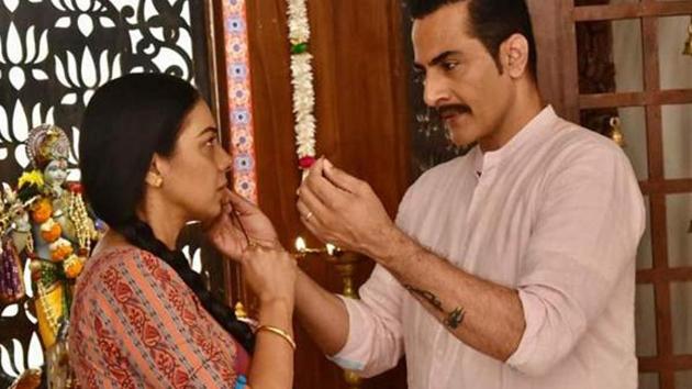 Actors Rupali Ganguly and Sudhanshu Pandey in a till from their comeback show Anupamaa. They are among a few other actors who returned to fiction after a gap. Actors Rupali Ganguly and Sudhanshu Pandey in a till from their comeback show Anupamaa. They are among a few other actors who returned to fiction after a gap.